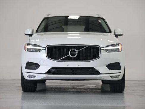 Used 2021 Volvo XC60 T6 Momentum image 2