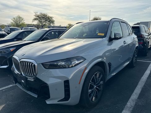 Used 2024 BMW X5 xDrive40i w/ M Sport Package image 4