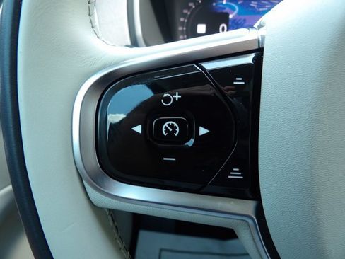 Certified 2025 Volvo XC90 B6 Plus w/ Protection Package Premier AWD/4WD image 19