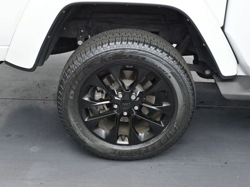 Used 2023 Jeep Gladiator Overland AWD/4WD image 32