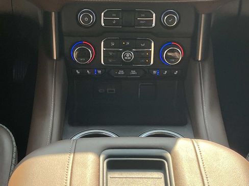 Used 2022 Chevrolet Suburban High Country AWD/4WD image 17