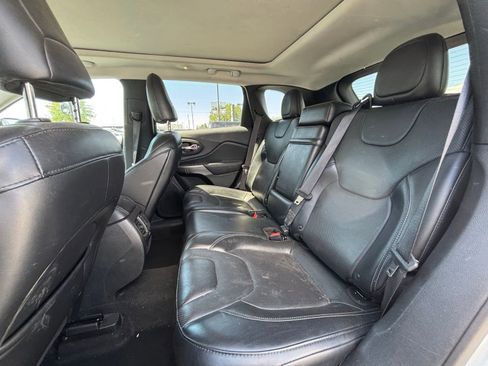 Used 2019 Jeep Cherokee Limited AWD/4WD image 15