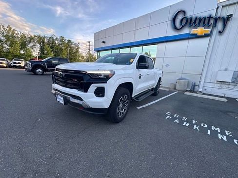 Used 2024 Chevrolet Colorado Z71 w/ Z71 Convenience Package 2 AWD/4WD image 1