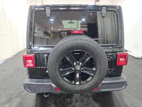 Used 2020 Jeep Wrangler Unlimited Sahara AWD/4WD image 4