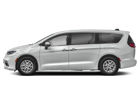 Used 2024 Chrysler Pacifica Touring-L FWD image 3