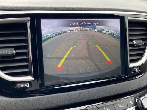 Used 2024 Chrysler Pacifica Touring-L image 11