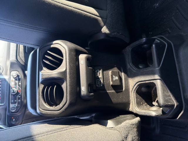 Used 2020 Jeep Wrangler Unlimited Sahara AWD/4WD image 25