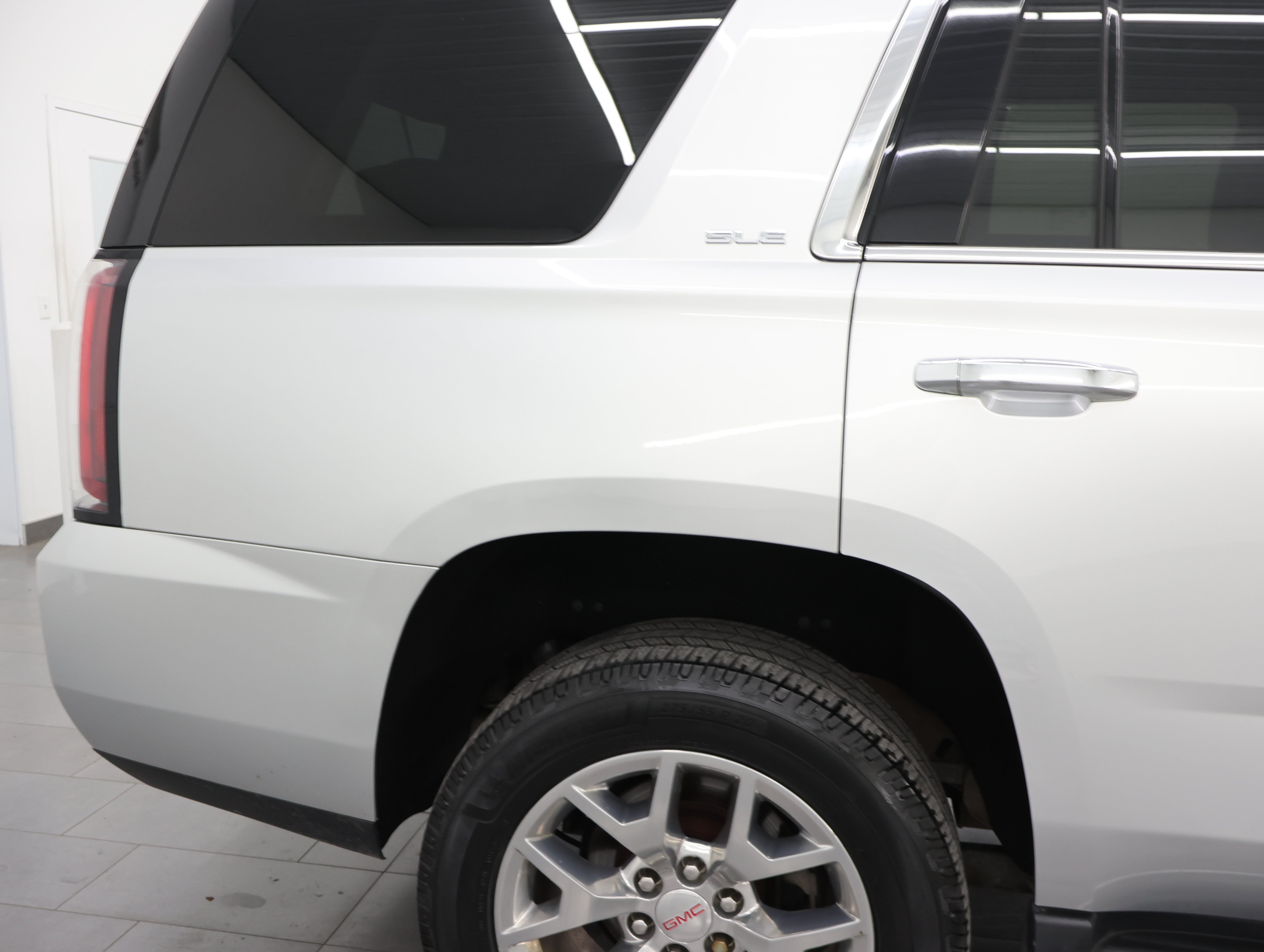 Used 2018 GMC Yukon SLE w/ SLE Value Package AWD/4WD image 25