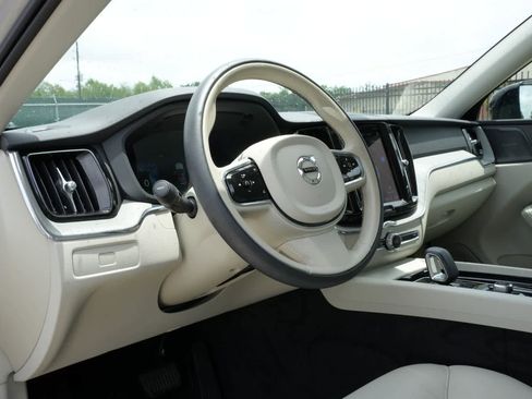 Used 2025 Volvo XC60 B5 Plus w/ Protection Package Premier AWD/4WD image 16