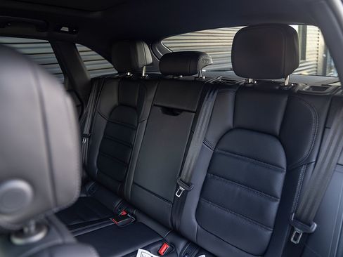 Certified 2026 Porsche Macan AWD/4WD image 21