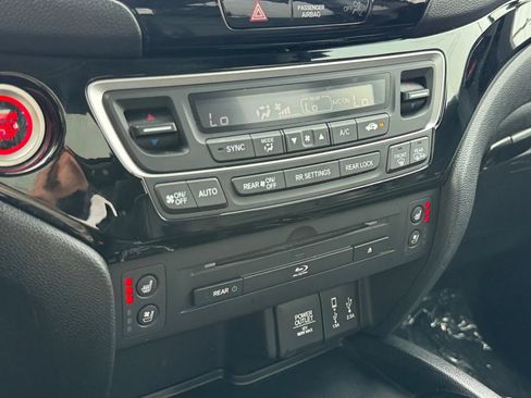 Used 2018 Honda Pilot Elite image 33