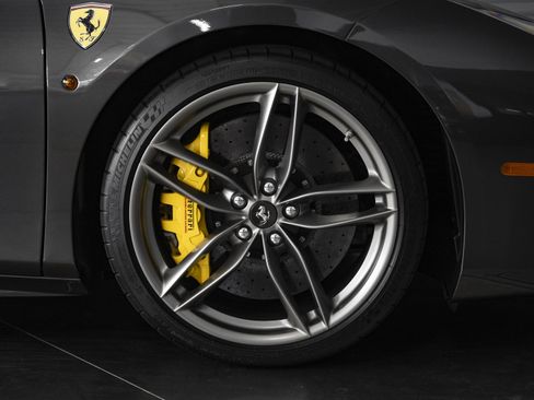 Used 2019 Ferrari 488 Spider RWD image 20