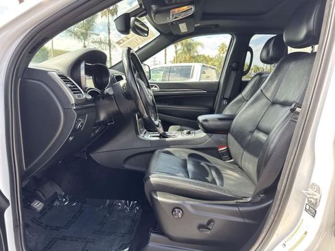 Used 2022 Jeep Grand Cherokee Limited image 23