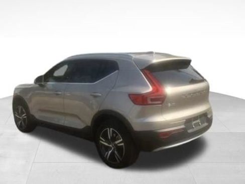 Used 2023 Volvo XC40 B5 Plus w/ Driver Assist Package AWD/4WD image 3