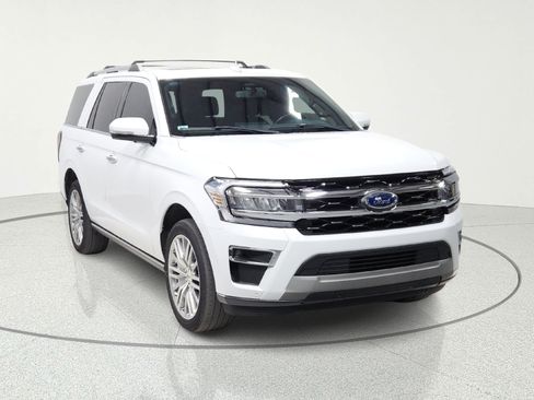 Used 2024 Ford Expedition Limited AWD/4WD image 2