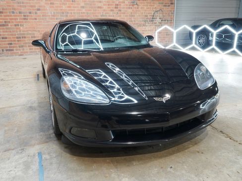 Used 2008 Chevrolet Corvette Coupe w/ Z51 Performance Package RWD image 5
