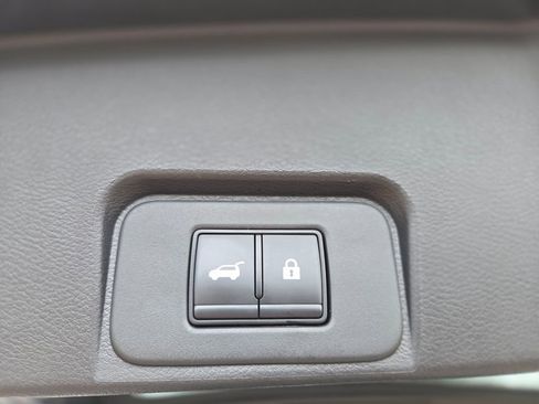 Used 2025 Nissan Rogue SV FWD image 14