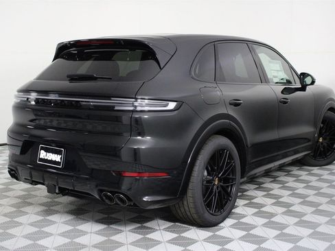 New 2026 Porsche Cayenne GTS image 7