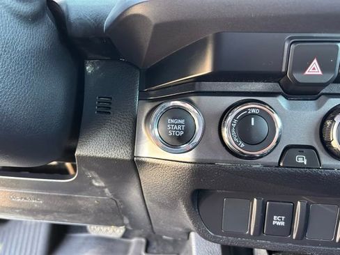 Used 2023 Toyota Tacoma TRD Off-Road image 19
