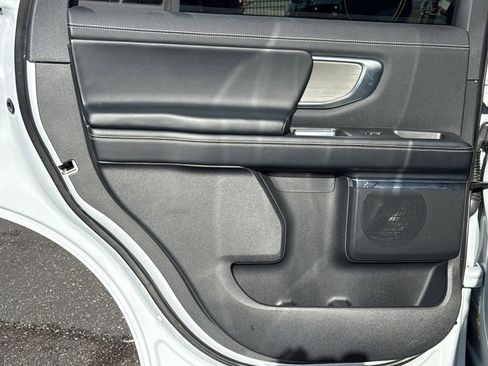 Used 2025 Ford Expedition Platinum image 24