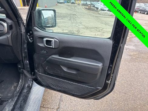 Used 2019 Jeep Wrangler Unlimited Sahara image 16