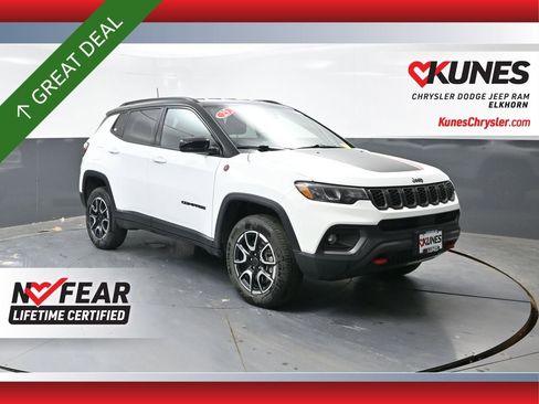Used 2025 Jeep Compass Trailhawk AWD/4WD image 1