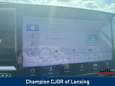 Used 2023 Chrysler Pacifica Touring-L image 26