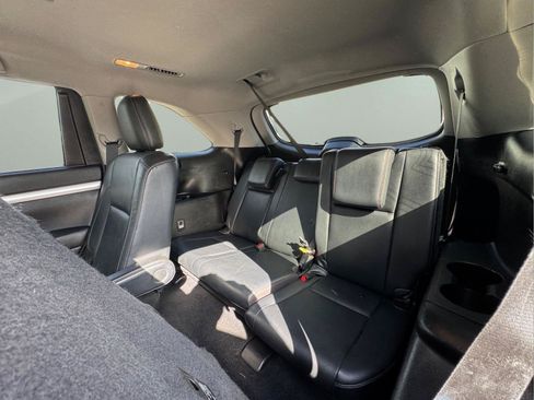 Used 2018 Toyota Highlander XLE AWD/4WD image 14