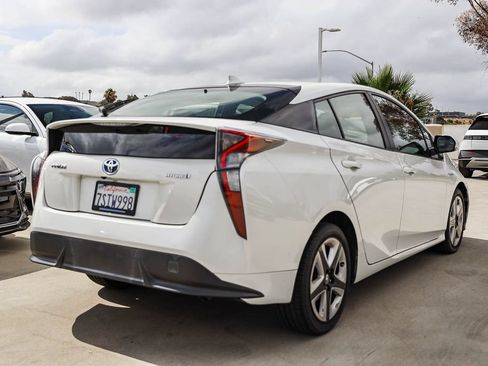 Used 2016 Toyota Prius Three Touring FWD image 5