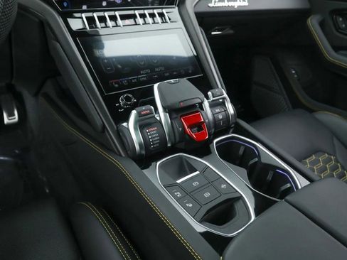 Used 2023 Lamborghini Urus S image 16