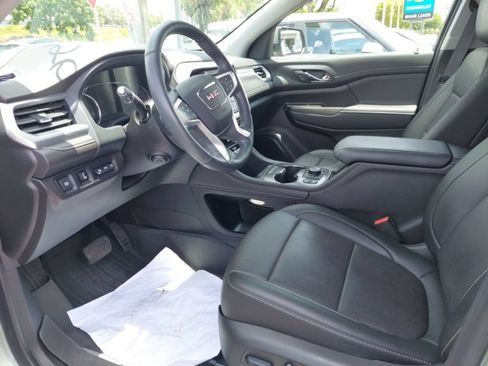 Used 2023 GMC Acadia SLT w/ Technology Package FWD image 11