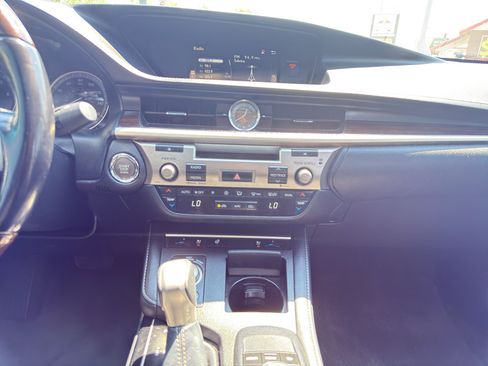 Used 2016 Lexus ES 350 w/ Premium Package w/Wood Trim FWD image 22