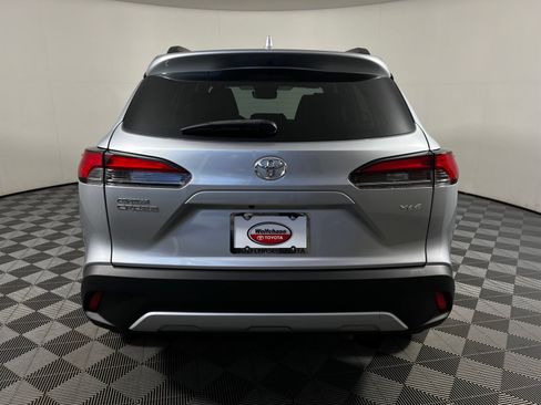 Used 2023 Toyota Corolla Cross XLE w/ Convenience Package FWD image 6