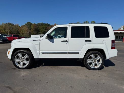 Used 2012 Jeep Liberty Limited Jet w/ Comfort/Convenience Group image 2