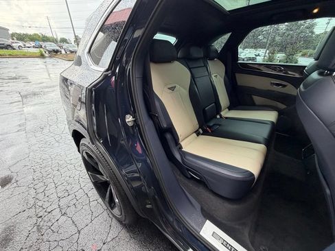 Used 2021 Bentley Bentayga AWD/4WD image 35