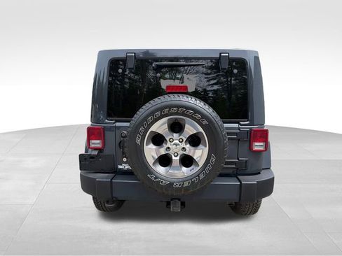 Used 2017 Jeep Wrangler Unlimited Sahara w/ Connectivity Group AWD/4WD image 4