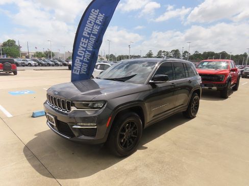 Used 2024 Jeep Grand Cherokee Limited AWD/4WD image 2