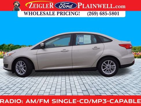 Used 2017 Ford Focus SE image 2