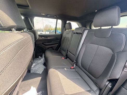 New 2026 Jeep Grand Cherokee Laredo AWD/4WD image 17