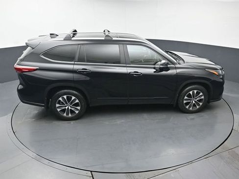 Used 2023 Toyota Highlander XLE image 40