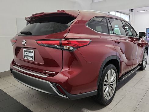 Used 2023 Toyota Highlander Platinum image 4