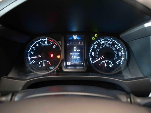 Used 2022 Toyota Tacoma TRD Sport AWD/4WD image 16