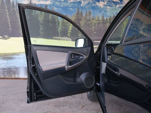 Used 2009 Toyota RAV4 2WD image 11