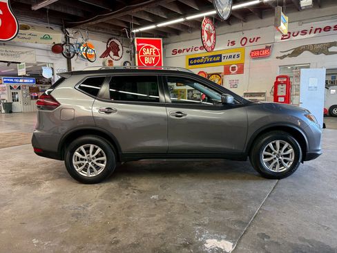 Used 2020 Nissan Rogue SV image 6