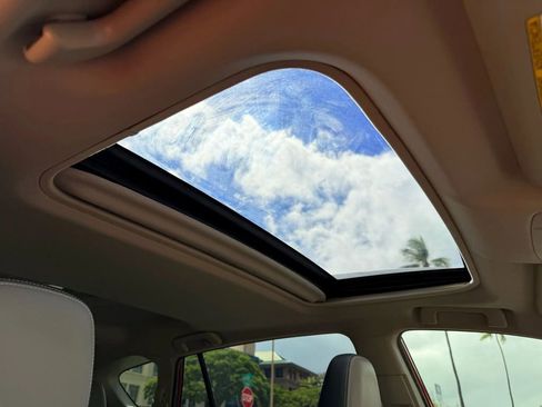 Used 2014 Toyota RAV4 Limited image 17