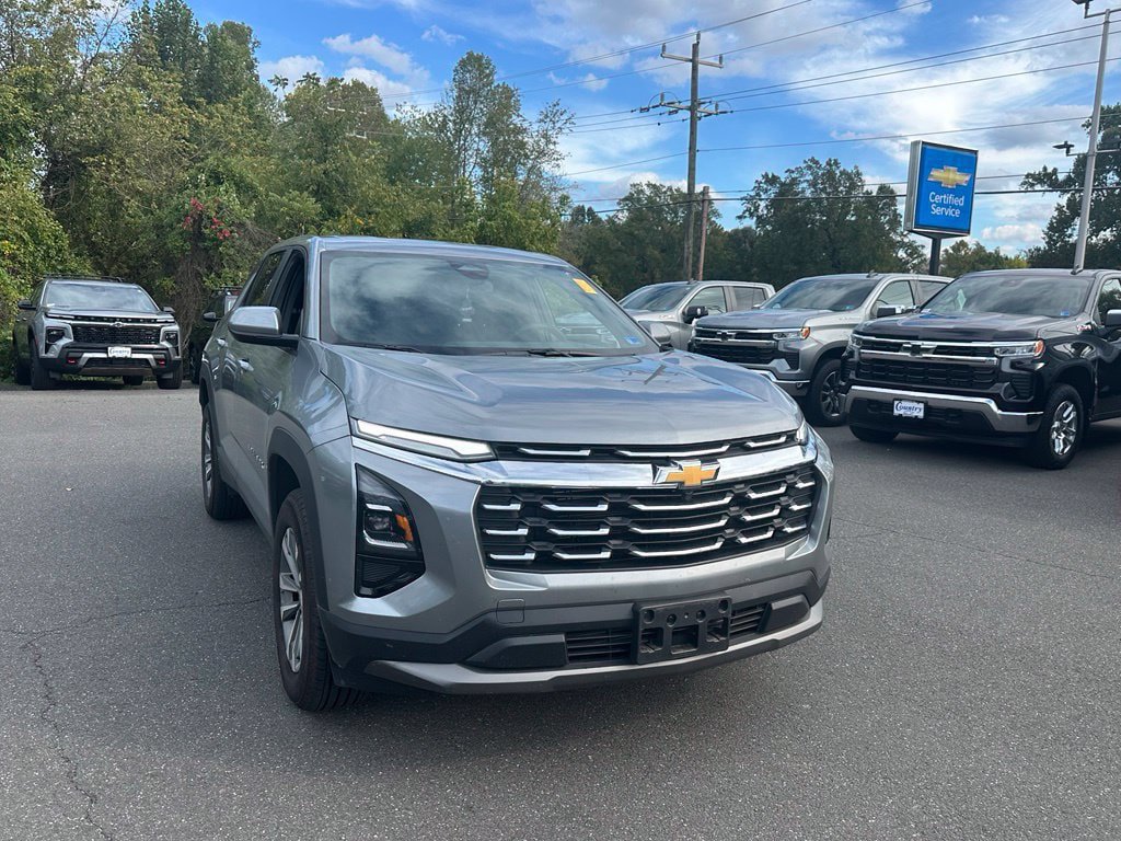 Used 2026 Chevrolet Equinox LT AWD/4WD image 2
