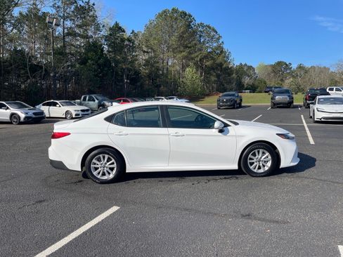Used 2025 Toyota Camry LE w/ Convenience Package image 21