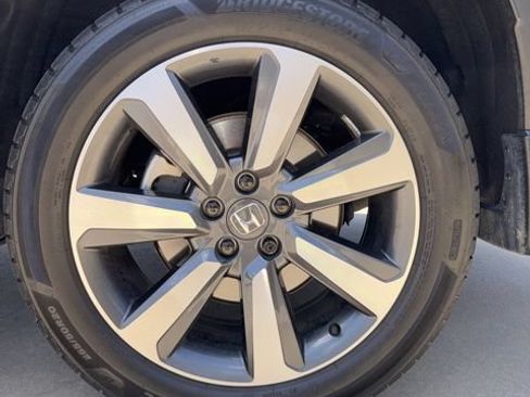 Used 2023 Honda Pilot Touring image 12