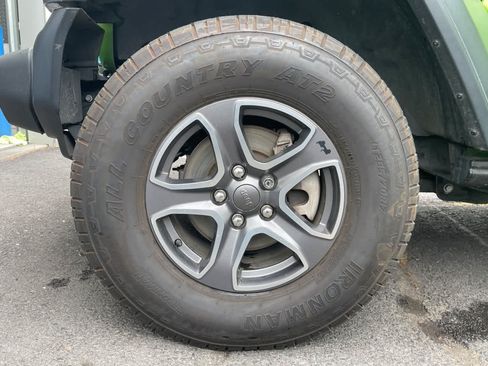 Used 2018 Jeep Wrangler Sport AWD/4WD image 14