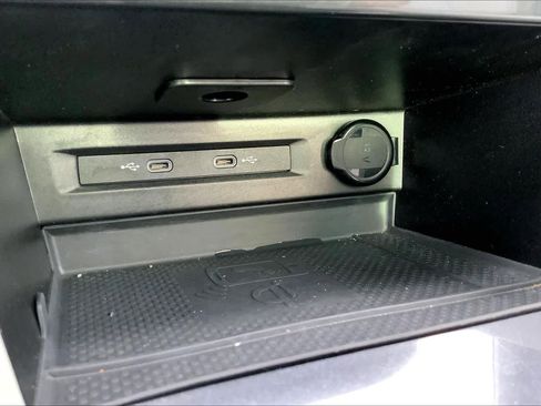 Used 2024 Volkswagen Tiguan SE R-Line image 33